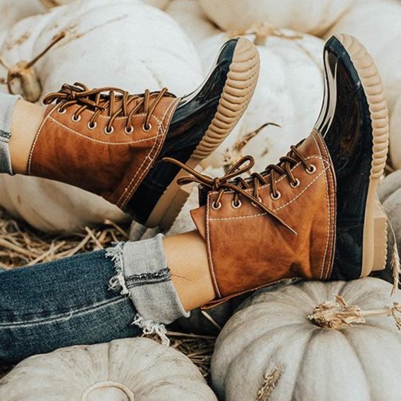 NEW**** LADIES DUCK BOOTS. BLACK - Picture 2 of 4